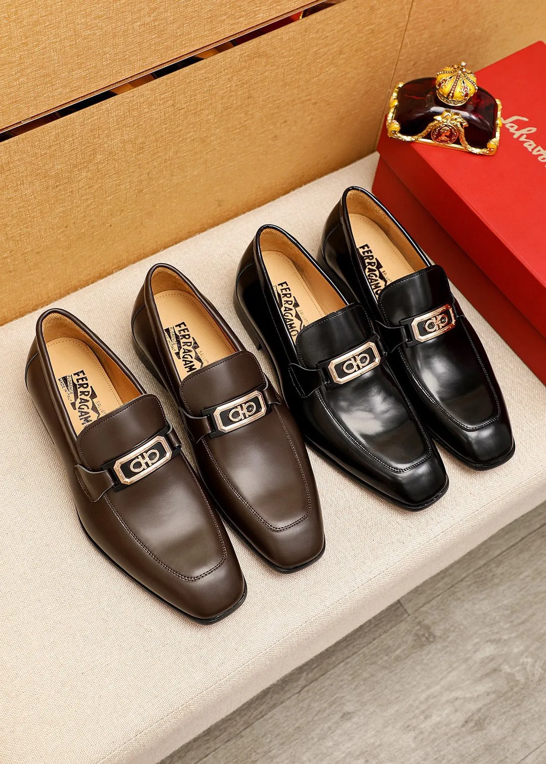 Men's shoes 💰442 💐 Product trademark: Ferragamo "Ferragamo" casual leather shoes Regular size: 38-44 (45.46🉑️customized) Product materials: Selected imported first-layer open-edge beaded cowhide embossed upper + original hardware buckle, imported water-dyed cowhide leather lining. Strong three-dimensional visual effect, combined outsole Color: 2⃣️colors available